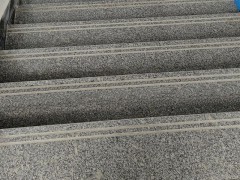 楼梯施工务必注意！踏步防滑不达标，赔款上百万！